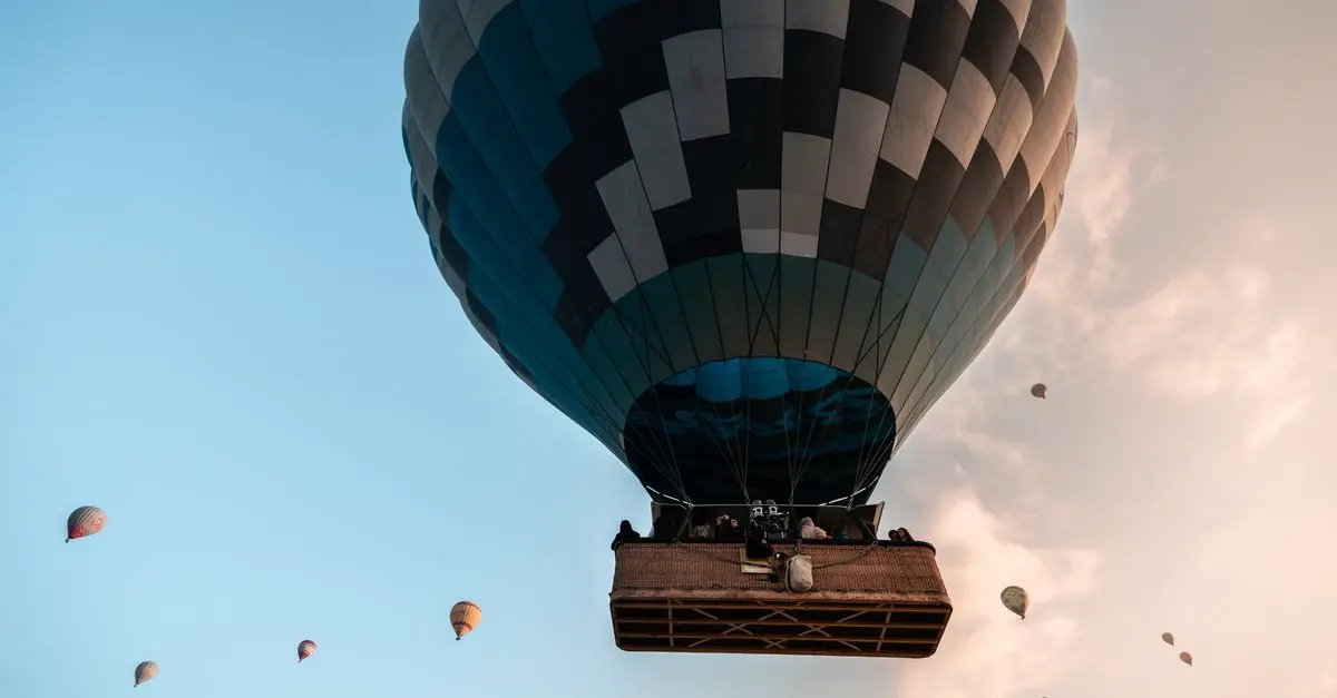 Voler en Montgolfière au Lever du Soleil